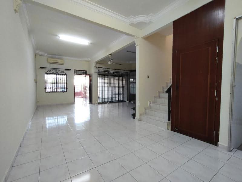 2-storey Terraced House for Sale in Taman Sri Kluang (Kluang) - May Tan - Living Room - PropertyGuru.com.my