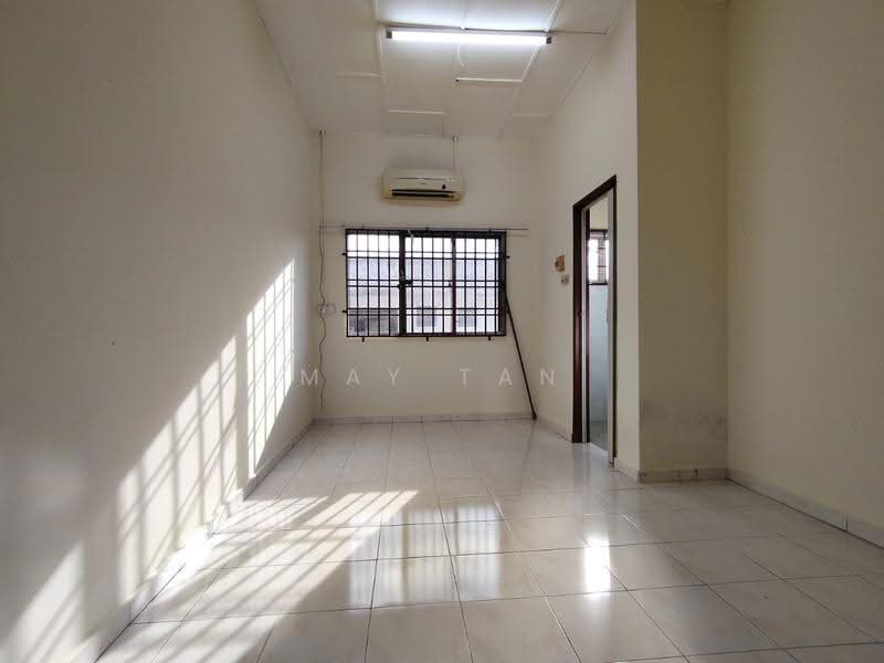 2-storey Terraced House for Sale in Taman Sri Kluang (Kluang) - May Tan - Living Room - PropertyGuru.com.my