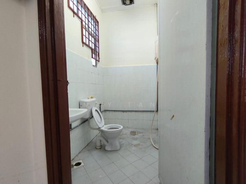 2-storey Terraced House for Sale in Taman Sri Kluang (Kluang) - May Tan - Bathroom - PropertyGuru.com.my