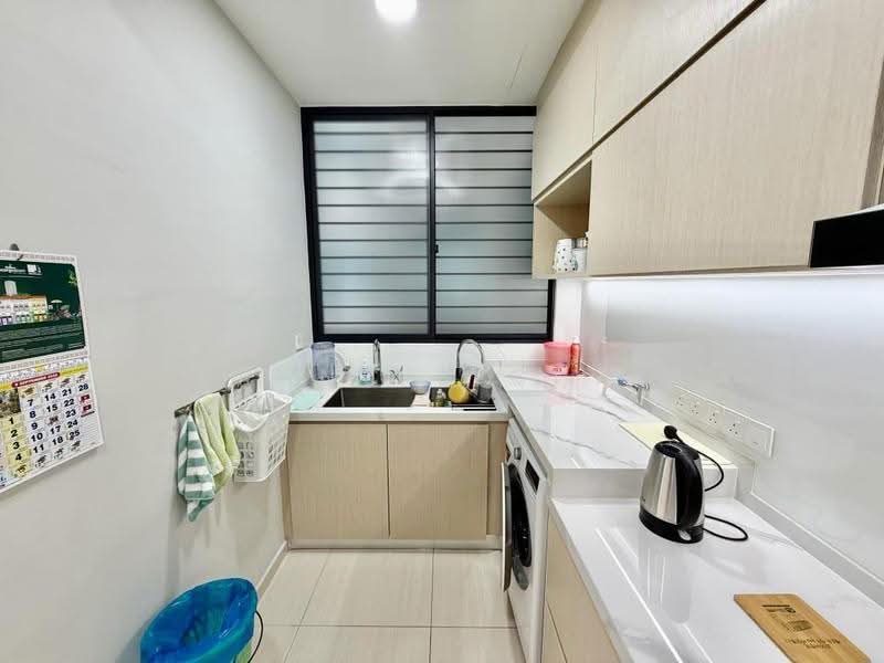 Kondominium untuk Dijual di Queens Residences Q1 @ Queens Waterfront - Francis Chan - Kitchen - PropertyGuru.com.my