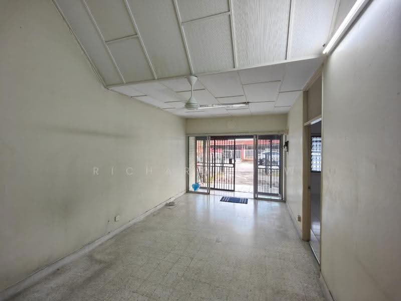 1-storey Terraced House for Sale in SS4 (Petaling Jaya) - Richard Liew - Living Room - PropertyGuru.com.my
