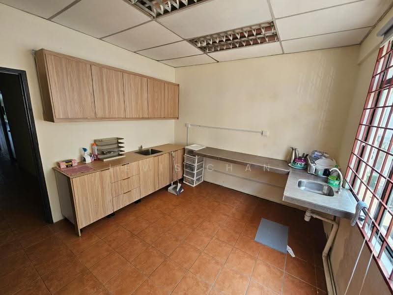Pejabat untuk Disewa di Damansara Damai (Damansara Damai) - Levis Chan - Kitchen - PropertyGuru.com.my