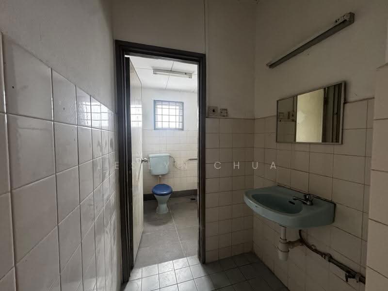 Terraced House for Sale in Usj 2 (Subang Jaya) - Jeslyn Chua - Bathroom - PropertyGuru.com.my