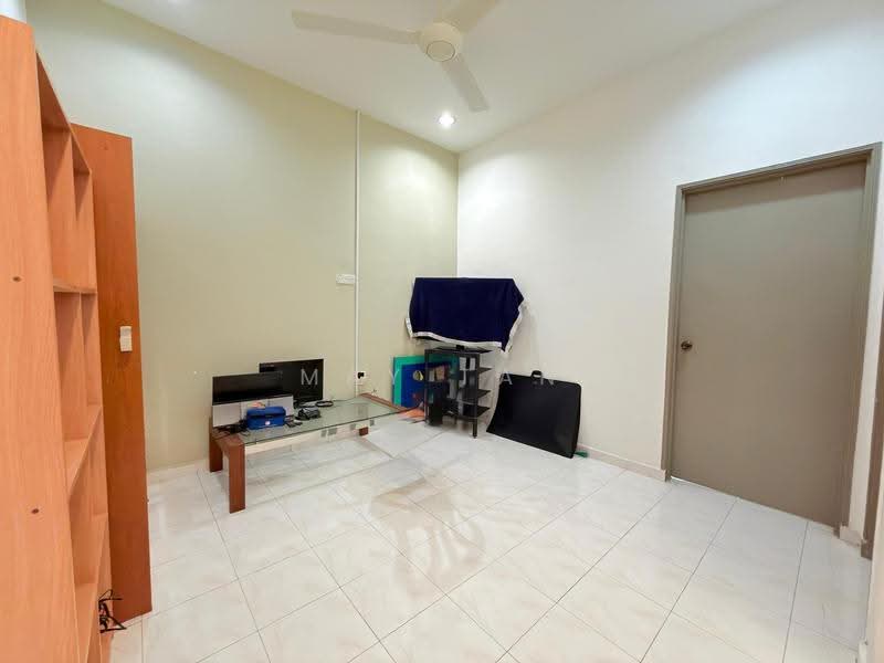 2-storey Terraced House for Sale in Taman Sri Kluang (Kluang) - May Tan - Living Room - PropertyGuru.com.my