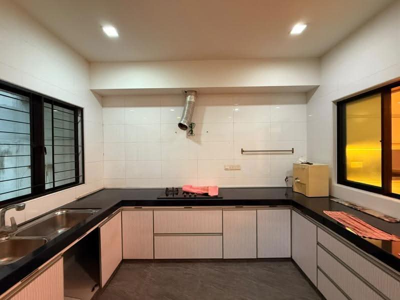 3-storey Terraced House for Sale in Prima Selayang (Selayang) - Sean Yong - Kitchen - PropertyGuru.com.my