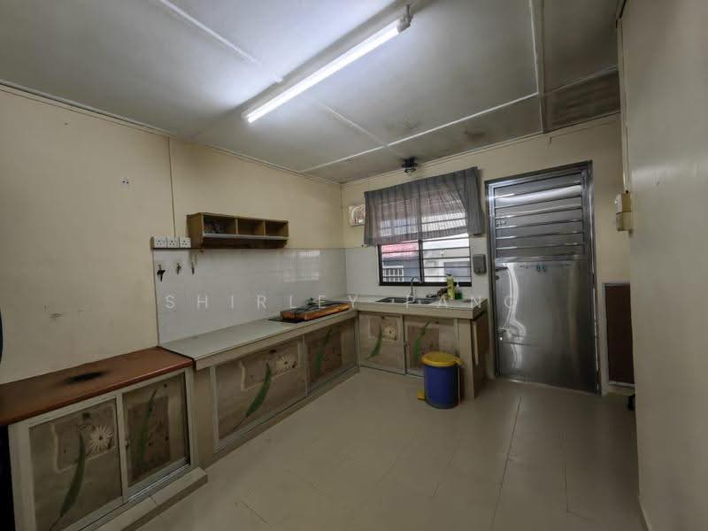 2-storey Terraced House for Sale in Bandar Baru Permas Jaya (Permas Jaya) - Shirley Pang - Kitchen - PropertyGuru.com.my