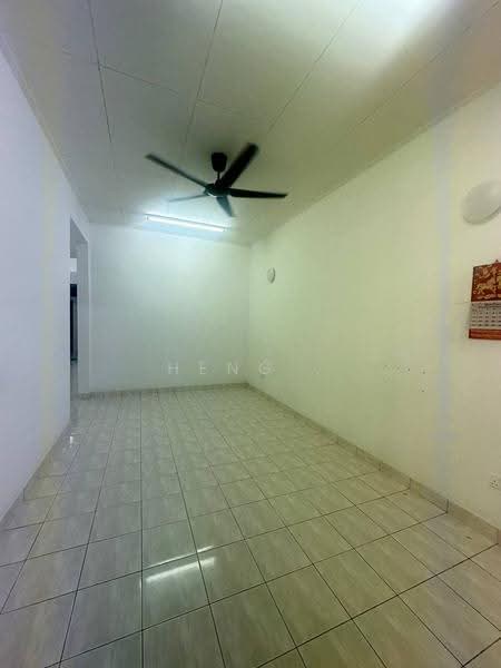 Rumah Teres 1-Tingkat untuk Disewa di Permas Jaya (Johor Bahru) - Heng . - Living Room - PropertyGuru.com.my
