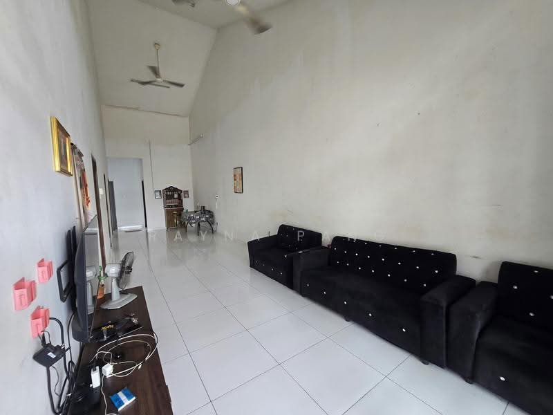 Rumah Teres 1-Tingkat untuk Dijual di Bandar Putra Kulai (Kulai) - Rayna Pang - Living Room - PropertyGuru.com.my