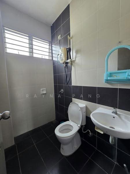 Rumah Teres 1-Tingkat untuk Dijual di Bandar Putra Kulai (Kulai) - Rayna Pang - Bathroom - PropertyGuru.com.my