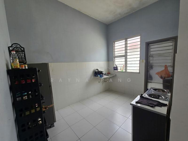 Rumah Teres 1-Tingkat untuk Dijual di Bandar Putra Kulai (Kulai) - Rayna Pang - Kitchen - PropertyGuru.com.my