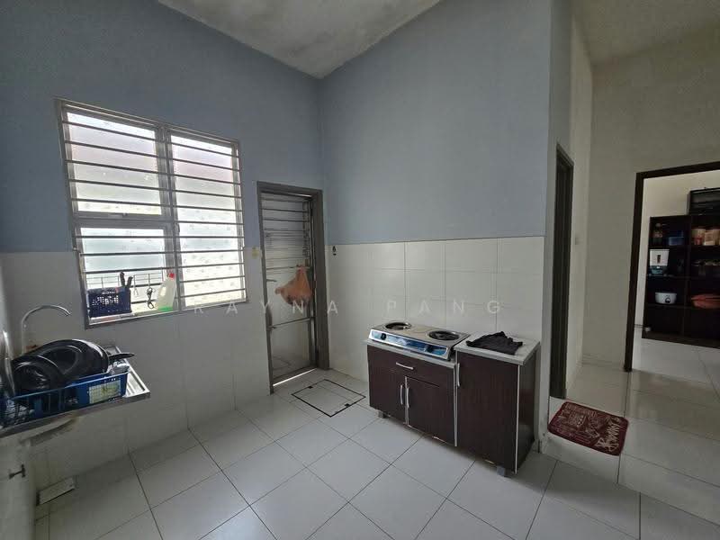 Rumah Teres 1-Tingkat untuk Dijual di Bandar Putra Kulai (Kulai) - Rayna Pang - Kitchen - PropertyGuru.com.my