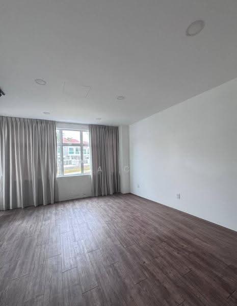 Shop / Office for Rent in Taman Mount Austin (Tebrau) - ILSA CHIN - Living Room - PropertyGuru.com.my