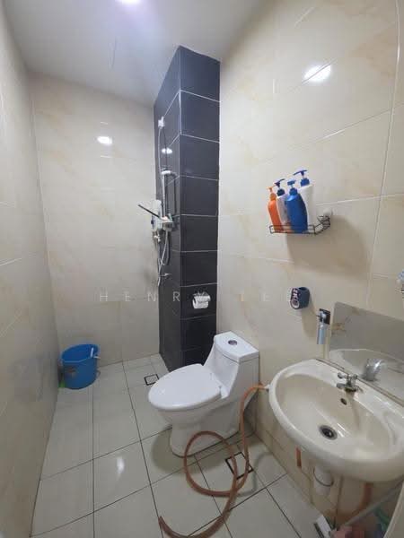 Service Residence for Sale at D'carlton (Residensi Seri Mega) - Henry Lee - Bathroom - PropertyGuru.com.my