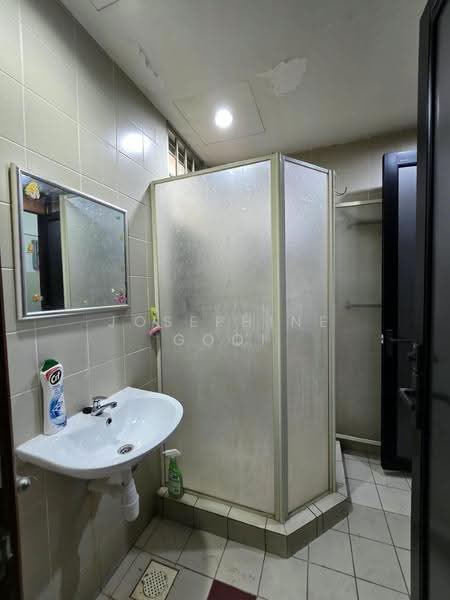 Kondominium untuk Disewa di Riana Green Condominium - Josephine Gooi - Bathroom - PropertyGuru.com.my