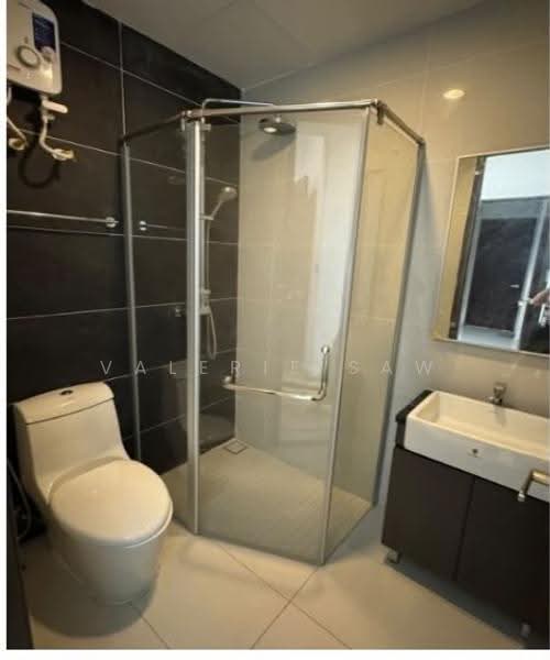 Kondominium untuk Disewa di Kings Bay @ Country Garden Danga Bay - Valerie Saw - Bathroom - PropertyGuru.com.my