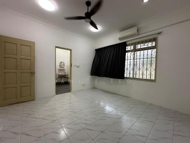 Rumah Teres 2-Tingkat untuk Disewa di Taman Pelangi (Johor Bahru) - Janice Teo - Bathroom - PropertyGuru.com.my