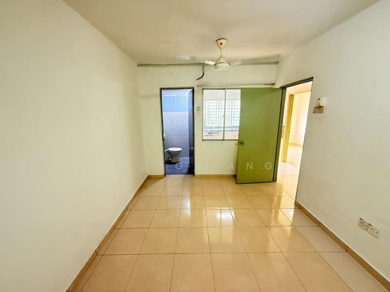 Flat for Sale at Rumah Pangsa Saga (Saga Suria) - joeson ang - Bathroom - PropertyGuru.com.my