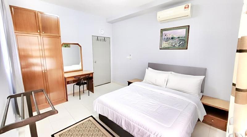 Kediaman Servis untuk Dijual di Tiara Imperio Residence - Baxter Lim - Bedroom - PropertyGuru.com.my