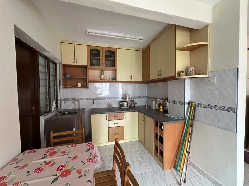Rumah Flat untuk Disewa di Taman Daya - Jalan Sagu 34 - Alanis Lee - Kitchen - PropertyGuru.com.my