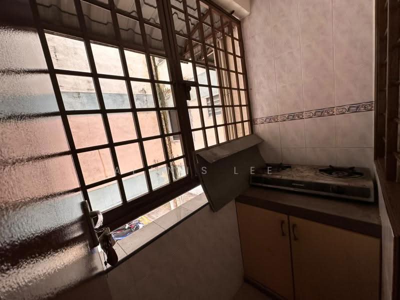 Rumah Flat untuk Disewa di Taman Daya - Jalan Sagu 34 - Alanis Lee - Kitchen - PropertyGuru.com.my