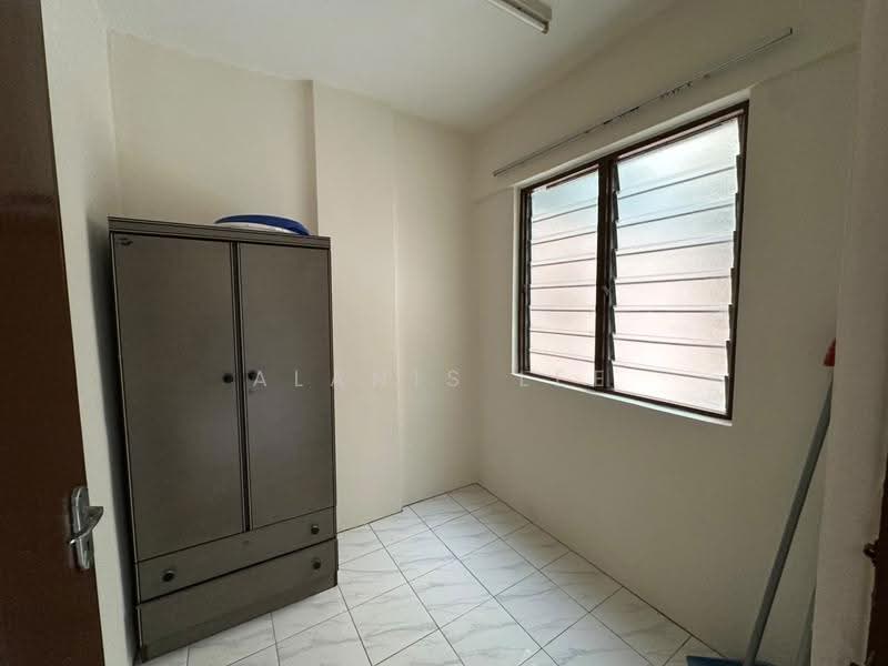 Rumah Flat untuk Disewa di Taman Daya - Jalan Sagu 34 - Alanis Lee - Bedroom - PropertyGuru.com.my