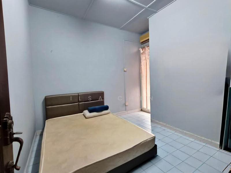 1-storey Terraced House for Sale in Taman Johor Jaya (Johor Bahru) - ILSA CHIN - Bedroom - PropertyGuru.com.my