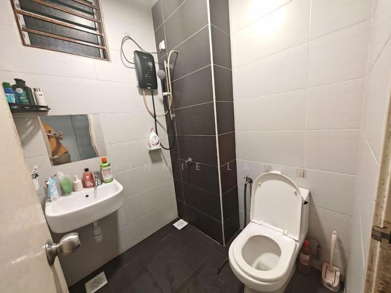 Pangsapuri untuk Dijual di Nusa Heights (Nusa Puncak) - Ginnie Lau - Bathroom - PropertyGuru.com.my