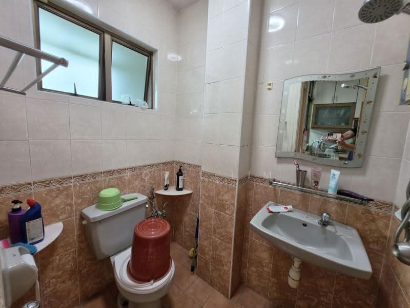Rumah Teres 2-Tingkat untuk Dijual di Taman Desa Cemerlang (Ulu Tiram) - Jovel Lim - Bathroom - PropertyGuru.com.my