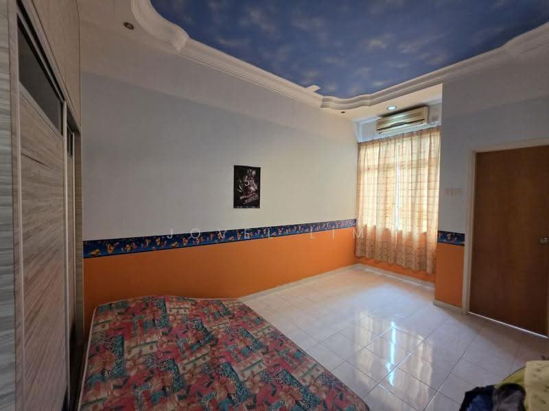 Rumah Teres 2-Tingkat untuk Dijual di Taman Desa Cemerlang (Ulu Tiram) - Jovel Lim - Bedroom - PropertyGuru.com.my