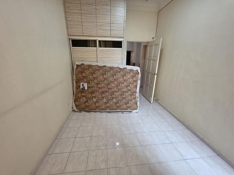 Rumah Teres 2-Tingkat untuk Dijual di Taman Desa Cemerlang (Ulu Tiram) - Jovel Lim - Bedroom - PropertyGuru.com.my