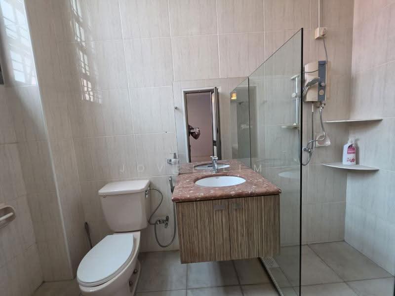 Rumah Teres 2-Tingkat untuk Dijual di Taman Desa Cemerlang (Ulu Tiram) - Jovel Lim - Bathroom - PropertyGuru.com.my