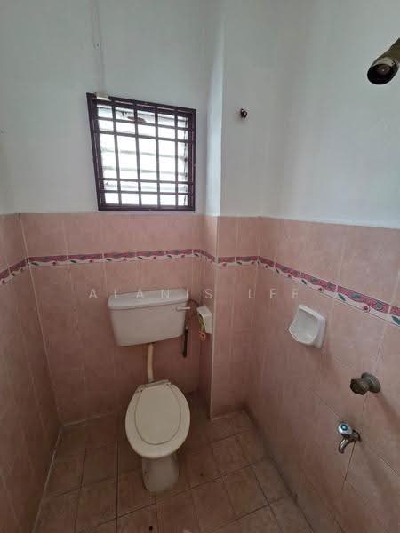 Rumah Teres 2-Tingkat untuk Dijual di Mutiara Rini (Skudai) - Alanis Lee - Bathroom - PropertyGuru.com.my