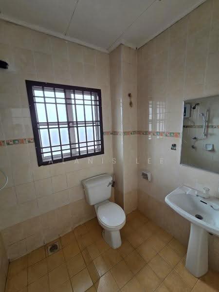 Rumah Teres 2-Tingkat untuk Dijual di Mutiara Rini (Skudai) - Alanis Lee - Bathroom - PropertyGuru.com.my