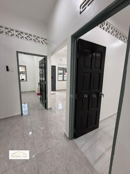 Rumah Teres 1-Tingkat untuk Dijual di Taman Melawis (Klang) - Darren Ng - Corridor - PropertyGuru.com.my