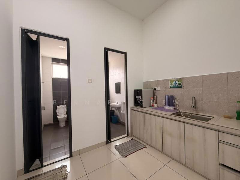 Warehouse for Rent in Bukit Minyak (Penang) - Bernard Chew - Bathroom - PropertyGuru.com.my