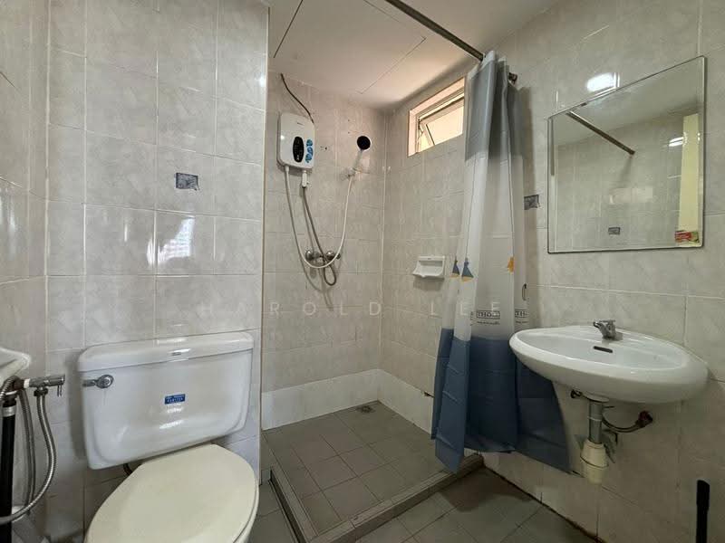 Condominium for Rent at Gold Coast Resort Condominium - Harold Lee - Bathroom - PropertyGuru.com.my