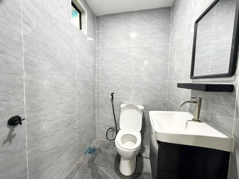 1-storey Terraced House for Sale in Taman Pelangi (Johor Bahru) - Glenn Woo - Bathroom - PropertyGuru.com.my