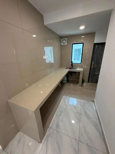 Rumah Teres 2-Tingkat untuk Dijual di Taman Desa Cemerlang (Ulu Tiram) - Alanis Lee - Kitchen - PropertyGuru.com.my