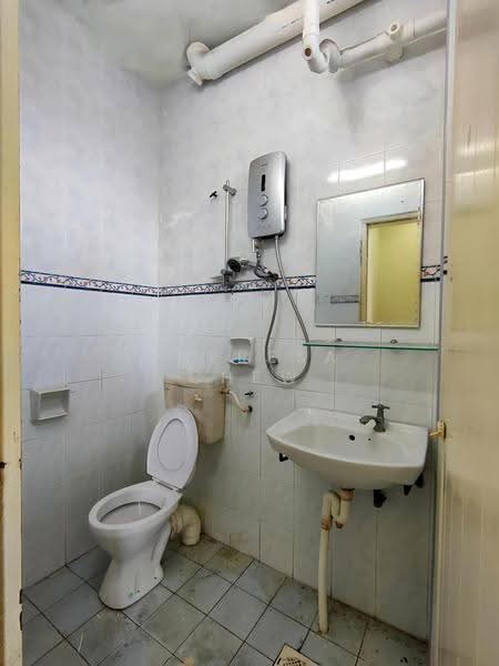 Pangsapuri untuk Dijual di Taman Bagan Lalang Apartment - Theresa Chew - Bathroom - PropertyGuru.com.my
