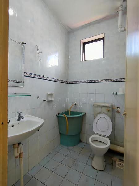 Pangsapuri untuk Dijual di Taman Bagan Lalang Apartment - Theresa Chew - Bathroom - PropertyGuru.com.my
