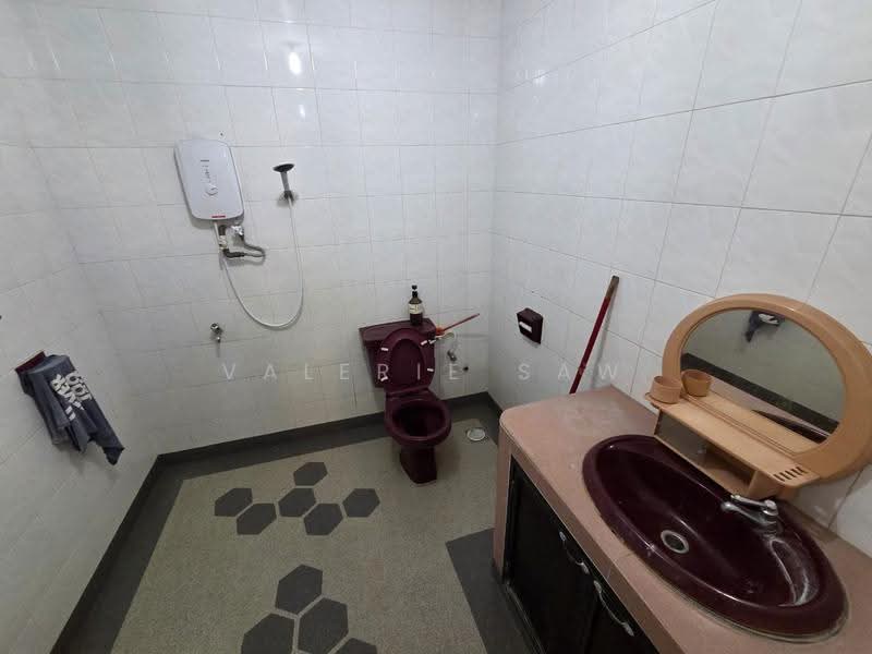Rumah Teres 2-Tingkat untuk Disewa di Taman Tasek (Johor Bahru) - Valerie Saw - Bathroom - PropertyGuru.com.my