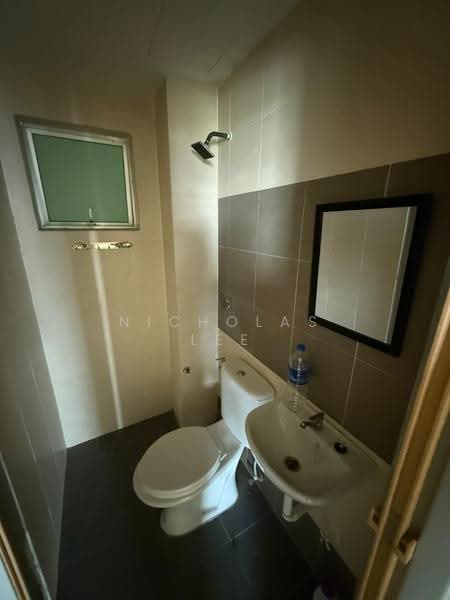Pangsapuri untuk Dijual di Sky Garden Residences - Nicholas Lee - Bathroom - PropertyGuru.com.my