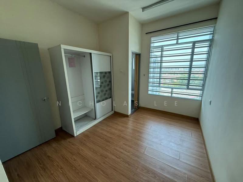 Pangsapuri untuk Dijual di Sky Garden Residences - Nicholas Lee - Bedroom - PropertyGuru.com.my