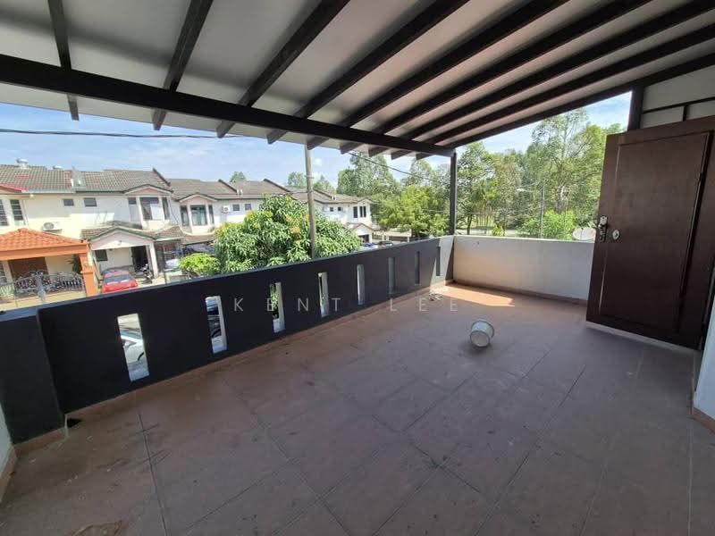 2-storey Terraced House for Rent in Puchong (Selangor) - Kent Lee - Balcony - PropertyGuru.com.my