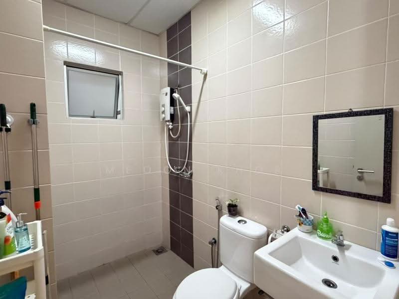 Kediaman Servis untuk Dijual di I Residence - Meoon Khor - Bathroom - PropertyGuru.com.my
