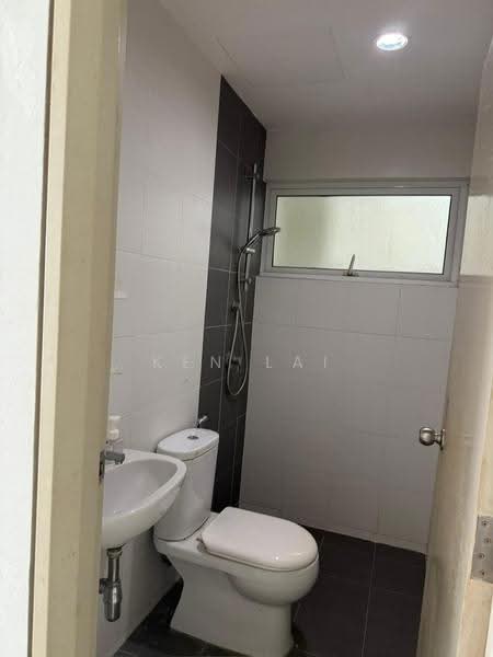 Kediaman Servis untuk Dijual di Pacific Place - Ken Lai - Bathroom - PropertyGuru.com.my