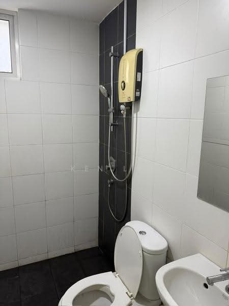 Kediaman Servis untuk Dijual di Pacific Place - Ken Lai - Bathroom - PropertyGuru.com.my