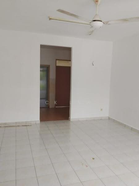2-storey Terraced House for Sale in Bandar Tasik Kesuma (Beranang) - CK Law - Living Room - PropertyGuru.com.my