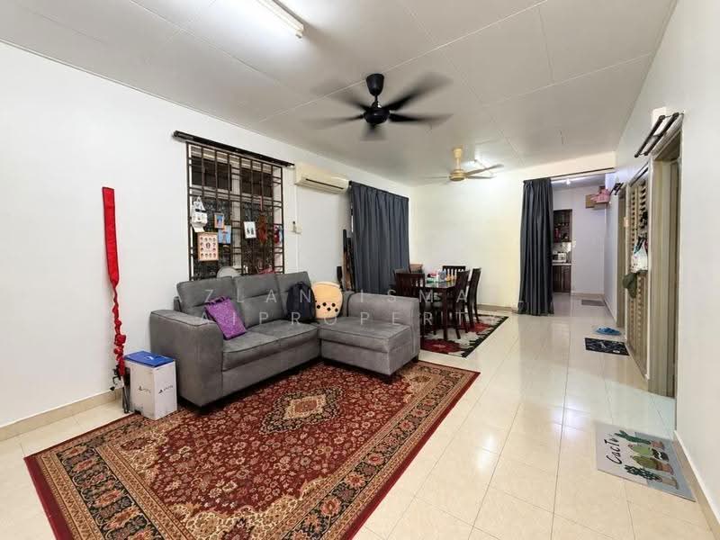1-storey Terraced House for Sale in Bandar Seri Alam (Masai) - Azlan Ismail aiproperty - Living Room - PropertyGuru.com.my