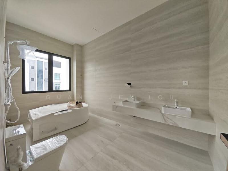 Bungalow House for Sale in Taman Ponderosa (Johor Bahru) - Guang Jun Loh - Bathroom - PropertyGuru.com.my